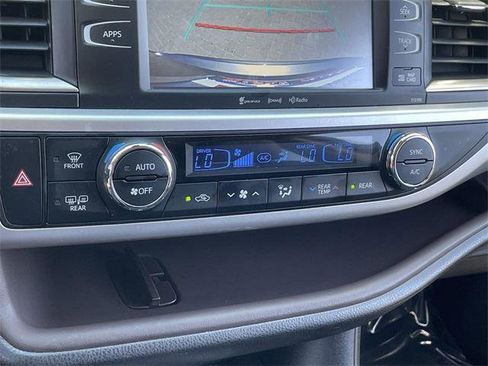 Certified 2019 Toyota Highlander XLE FWD image 31