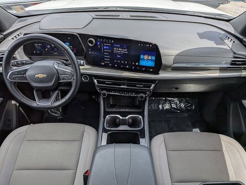 Certified 2025 Chevrolet Traverse LT FWD image 14