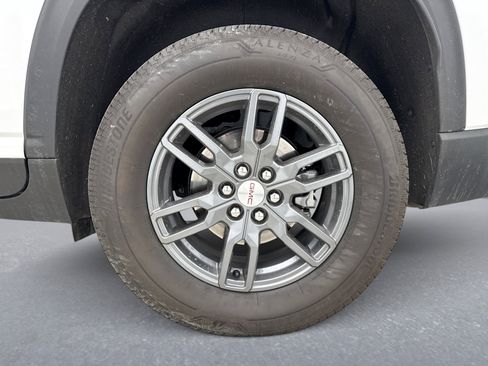 Used 2025 GMC Acadia Elevation image 28