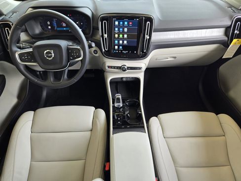 Used 2025 Volvo XC40 B5 Plus w/ Protection Package Premier image 27