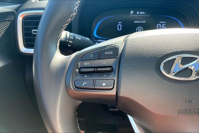 Used 2025 Hyundai Venue SEL FWD image 15