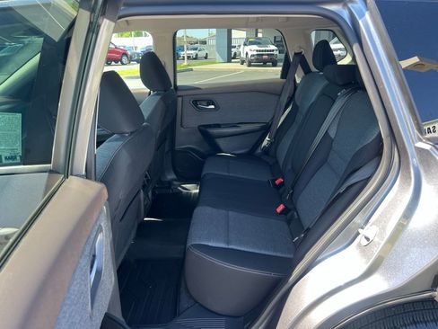 Used 2022 Nissan Rogue SV FWD image 27
