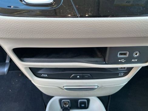 Used 2018 Chrysler Pacifica Touring-L Plus w/ Tire & Wheel Group image 21