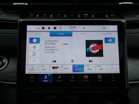 Used 2024 Jeep Grand Cherokee Limited w/ Black Appearance Package AWD/4WD image 5