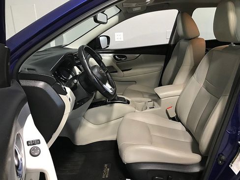 Used 2020 Nissan Rogue Sport SL w/ Premium Package FWD image 11