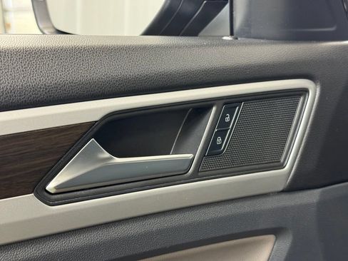 Used 2023 Volkswagen Atlas SE FWD image 9