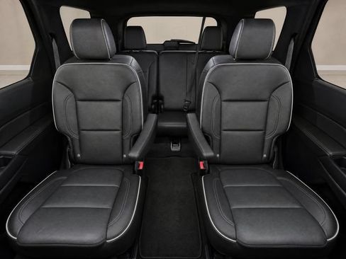 Used 2023 Chevrolet Traverse Premier w/ Redline Edition FWD image 14