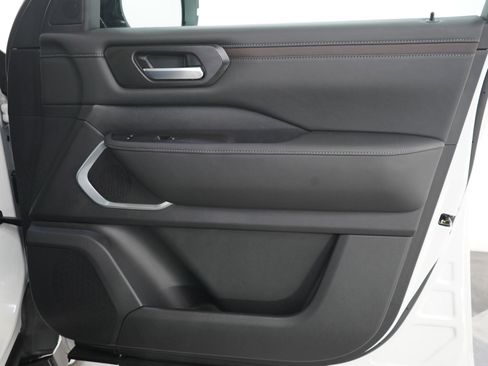 Used 2025 Nissan Armada Platinum AWD/4WD image 9