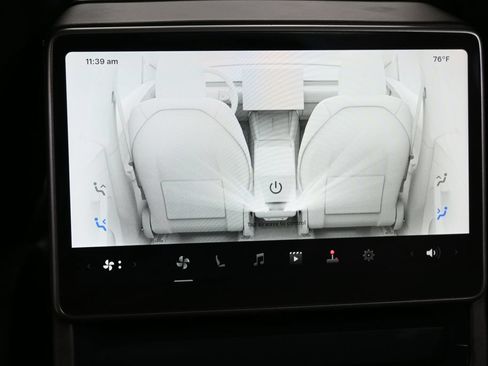 Used 2026 Tesla Model Y Long Range RWD image 39