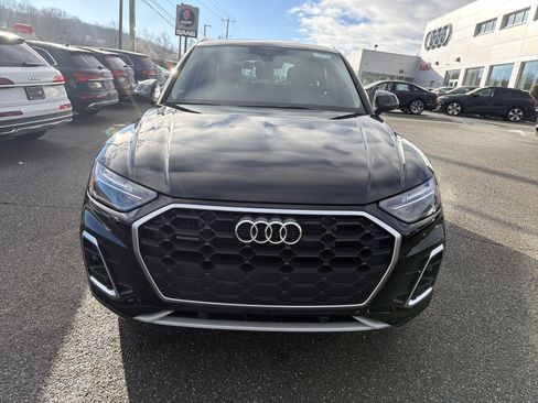 Certified 2025 Audi Q5 e Premium AWD/4WD image 2
