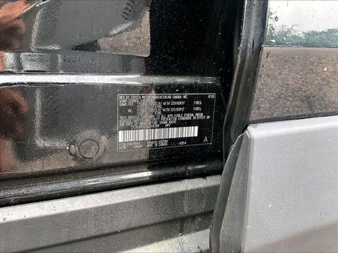 Used 2025 Toyota RAV4 LE AWD/4WD image 9