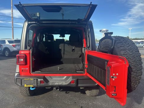 Used 2024 Jeep Wrangler Unlimited Rubicon 4xe image 7