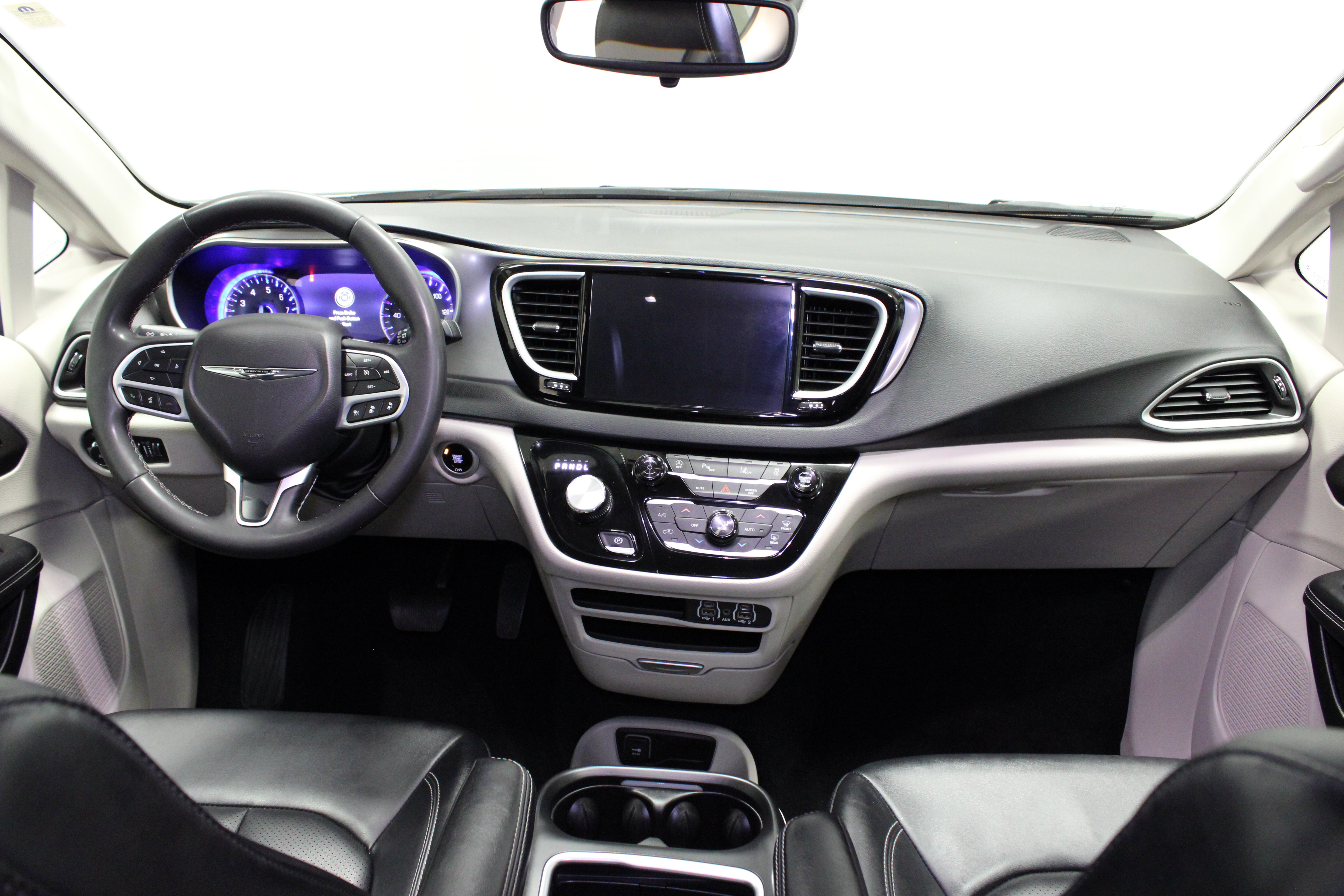Used 2024 Chrysler Pacifica Touring-L FWD image 20