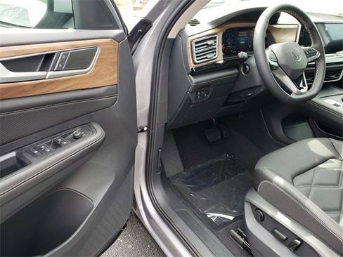 New 2026 Volkswagen Atlas SE image 6