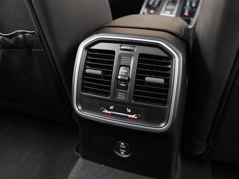 Used 2022 Porsche Macan Sport Edition w/ Premium Package Plus image 34