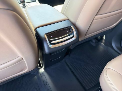 Used 2020 Cadillac XT6 Premium Luxury w/ Platinum Package AWD/4WD image 32