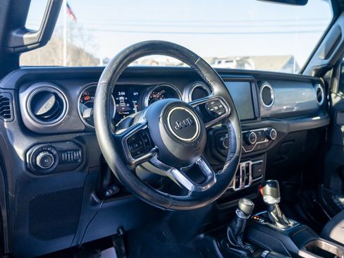 Used 2018 Jeep Wrangler Unlimited Sahara image 18