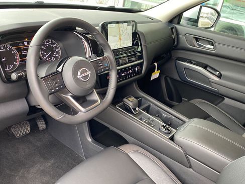 Certified 2025 Nissan Pathfinder SL image 17