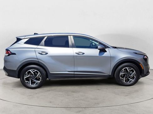Used 2025 Kia Sportage LX image 2
