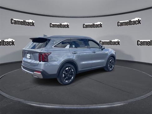 Used 2025 Kia Sorento S w/ Panoramic Sunroof Package image 7