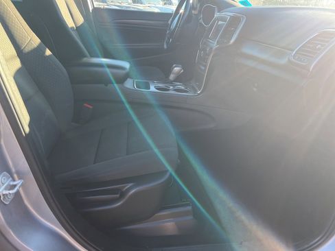 Certified 2019 Jeep Grand Cherokee Laredo image 11