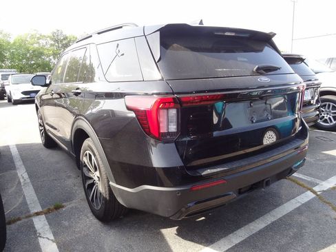 Used 2025 Ford Explorer ST-Line image 4
