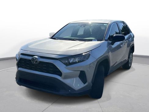 Used 2022 Toyota RAV4 LE FWD image 2