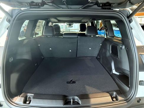 New 2026 Jeep Cherokee Overland image 9