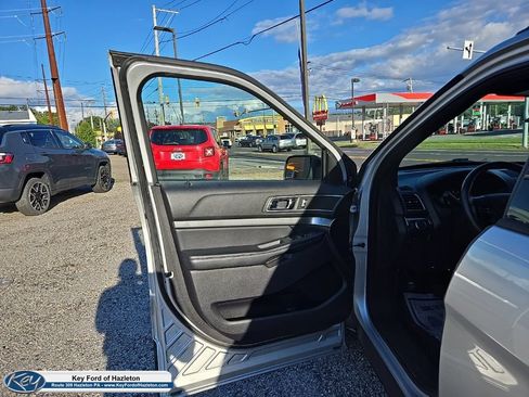 Used 2019 Ford Explorer XLT w/ Equipment Group 202A AWD/4WD image 35