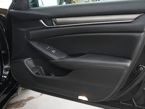 Used 2020 Honda Accord LX image 9