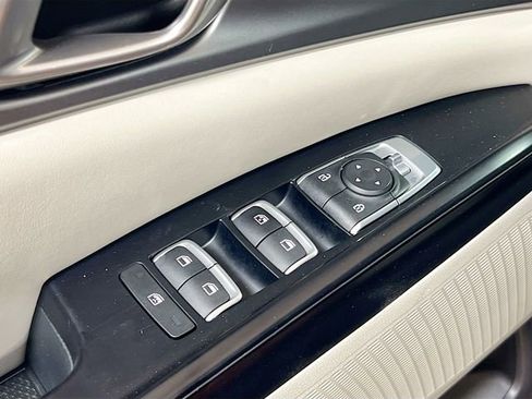 Used 2024 Kia Carnival LX FWD image 17