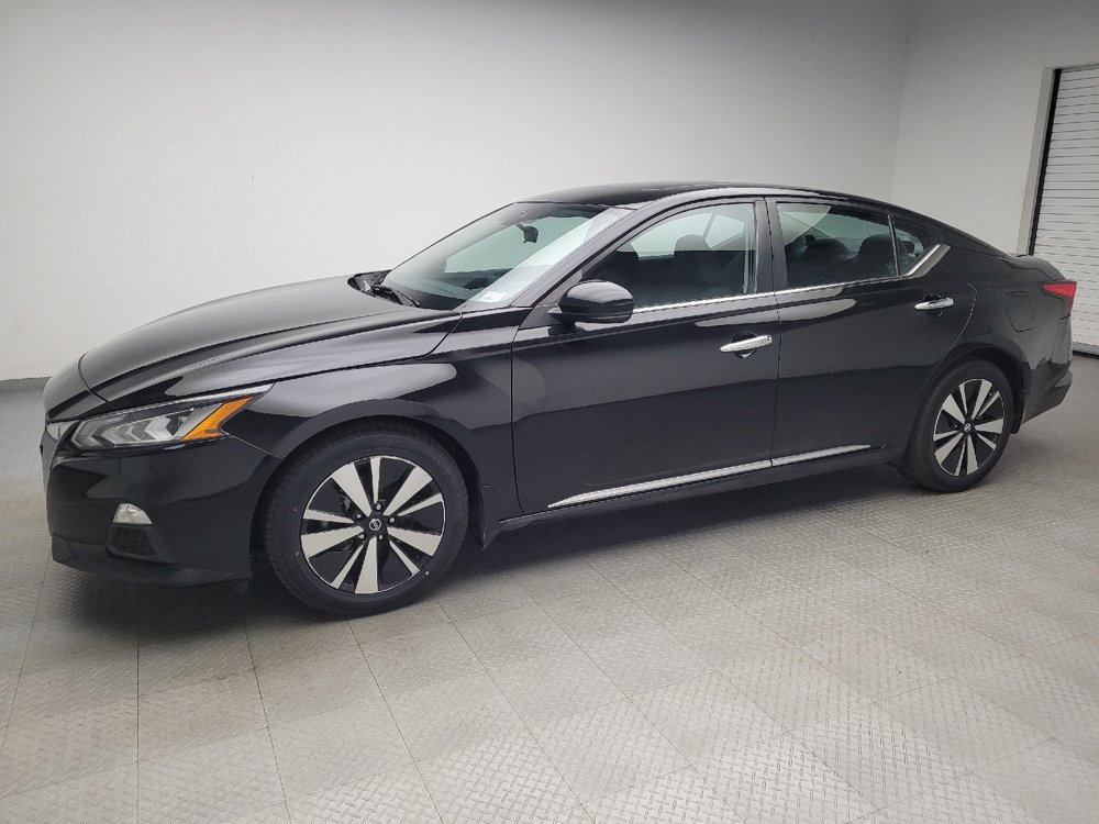 Used 2022 Nissan Altima 2.5 SV w/ SV Premium Package FWD image 2