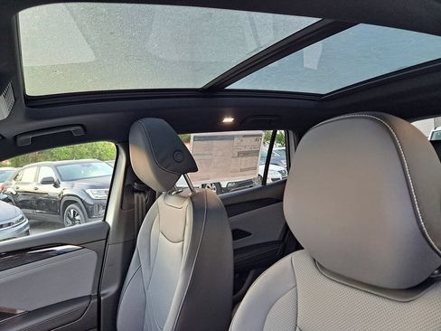 New 2026 Volkswagen Tiguan SE R-Line FWD image 8