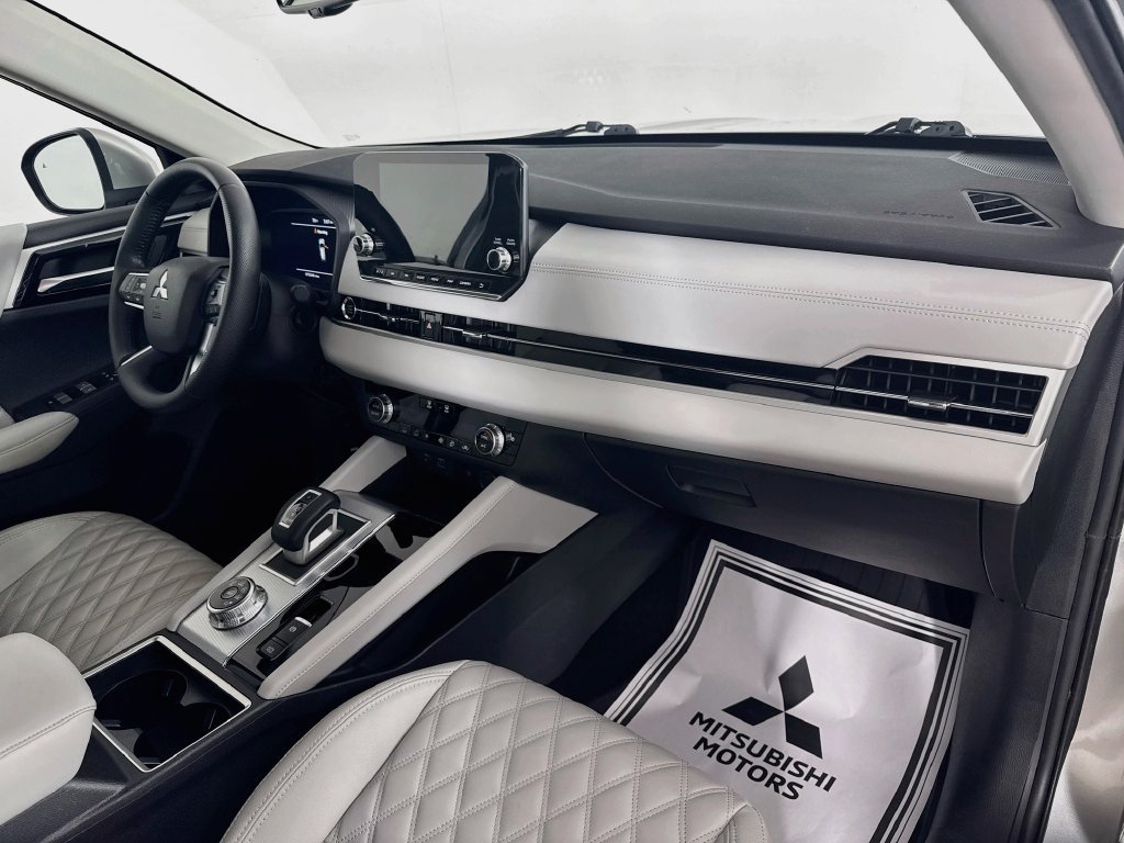 Used 2024 Mitsubishi Outlander SEL FWD image 30
