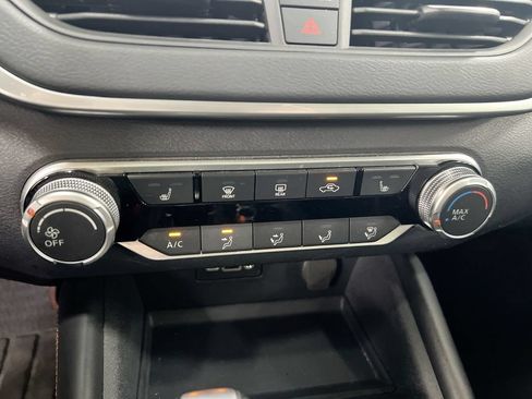 Used 2022 Nissan Altima 2.5 SR w/ Midnight Edition Package FWD image 16