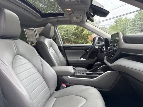 Used 2020 Toyota Highlander XLE image 20