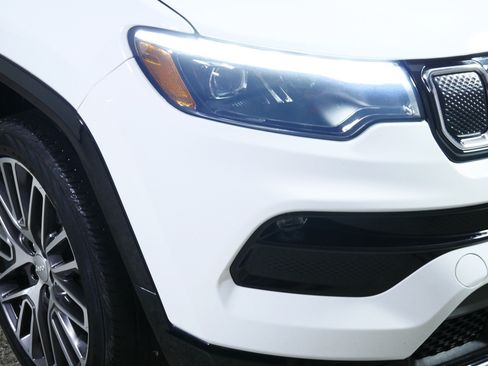 Used 2022 Jeep Compass Limited w/ Elite Group AWD/4WD image 16