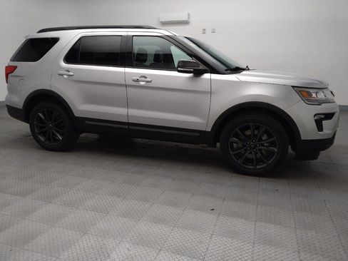 Used 2018 Ford Explorer XLT w/ Equipment Group 202A image 11