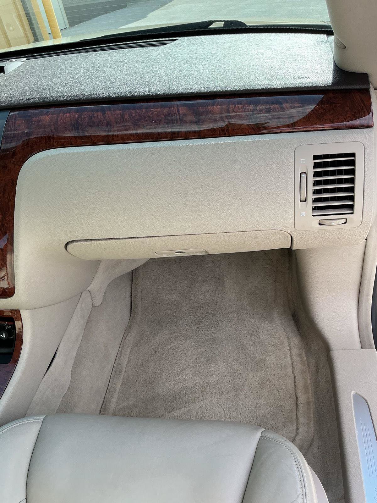Used 2007 Cadillac DTS Luxury I w/ Trunk Convenience Package FWD image 26