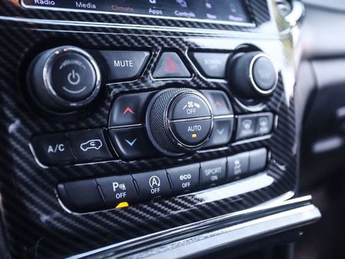 Used 2019 Jeep Grand Cherokee Altitude AWD/4WD image 31