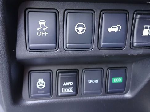 Used 2020 Nissan Rogue SV w/ Premium Package image 25