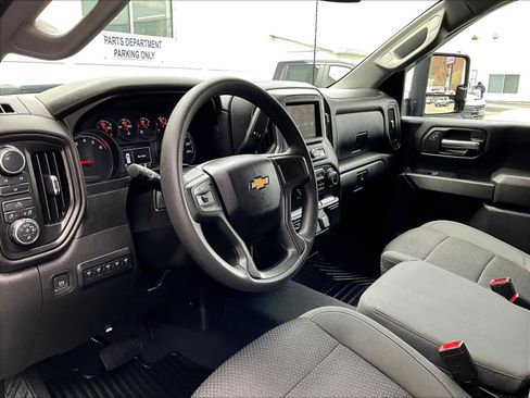 Used 2023 Chevrolet Silverado 2500 Custom w/ Custom Value Package image 8