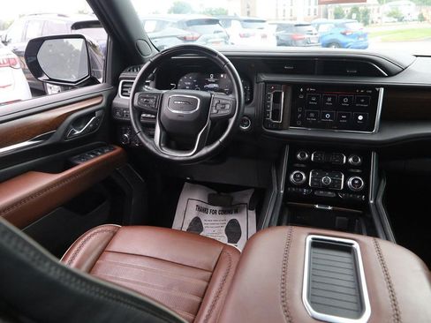 Used 2023 GMC Yukon Denali Ultimate AWD/4WD image 25