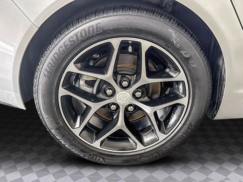 Used 2017 Buick Regal Sport Touring image 33