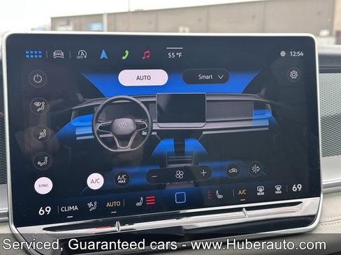 Used 2025 Volkswagen Tiguan SE AWD/4WD image 20