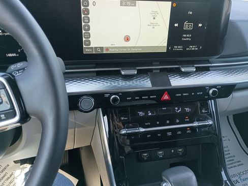 Used 2024 Kia Carnival SX Prestige image 24