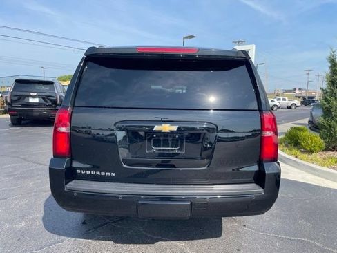 Used 2018 Chevrolet Suburban LT AWD/4WD image 4