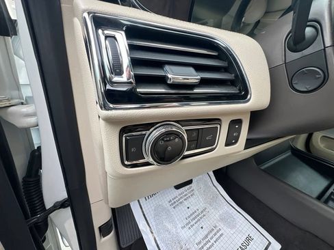 Used 2020 Lincoln Navigator L Reserve w/ Luxury Package AWD/4WD image 31