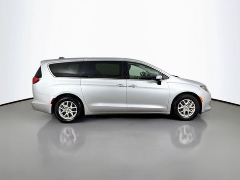 Used 2023 Chrysler Voyager LX FWD image 16