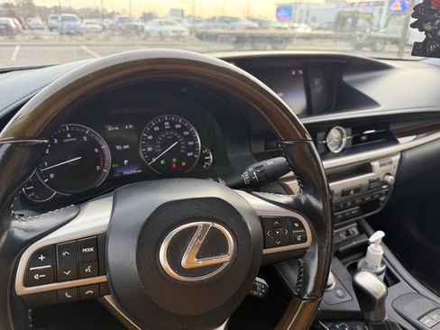 Used 2016 Lexus ES 350 w/ Premium Package w/Wood Trim FWD image 11